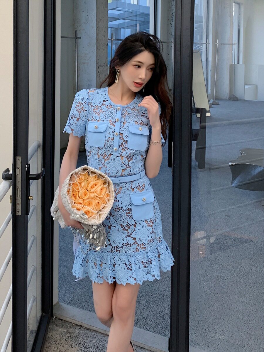 2026新款法式抹胸连衣裙女设计感礼服裙蓝色水溶蕾丝高腰修身短袖