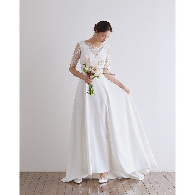 新款白色缎面小拖尾简约主纱新娘旅拍仙气轻婚纱礼服户外婚礼