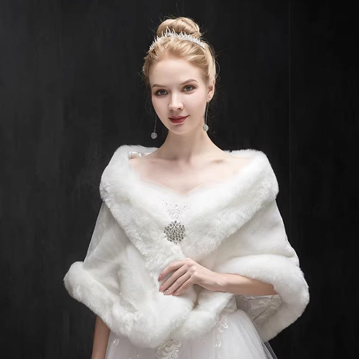 2026新款新娘婚纱礼服披肩外套结婚旗袍伴娘毛披肩冬季双面毛加厚