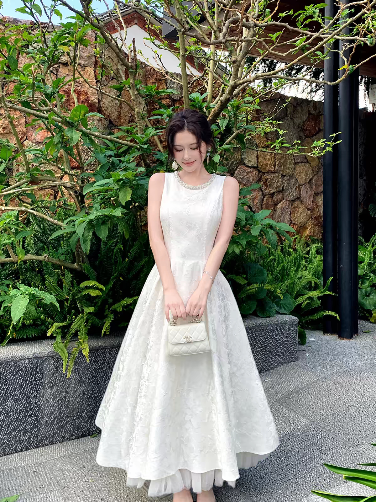 法式气质白色背心连衣裙女夏季2026年新款小个子大方得体无袖裙子