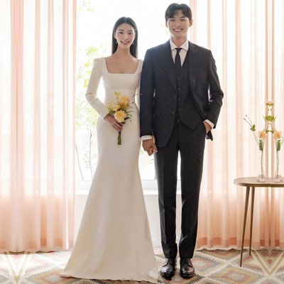 缎面简约轻婚纱气质新娘鱼尾裙小拖尾草坪主纱冬季长袖保守出门纱