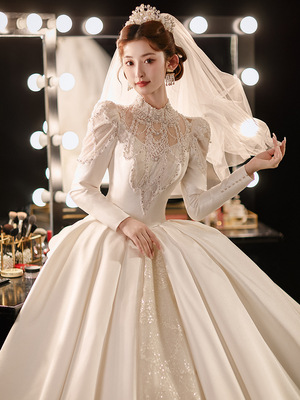 长袖缎面新娘婚纱主纱宫廷风