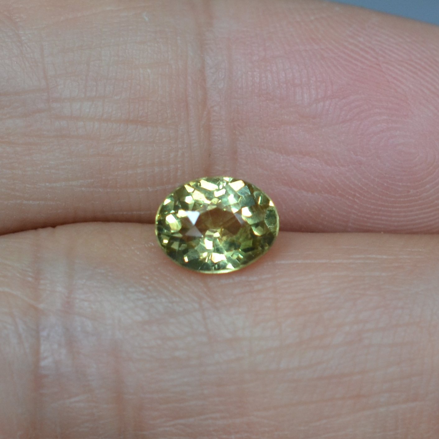 天然金绿宝石裸石定制戒面火彩好