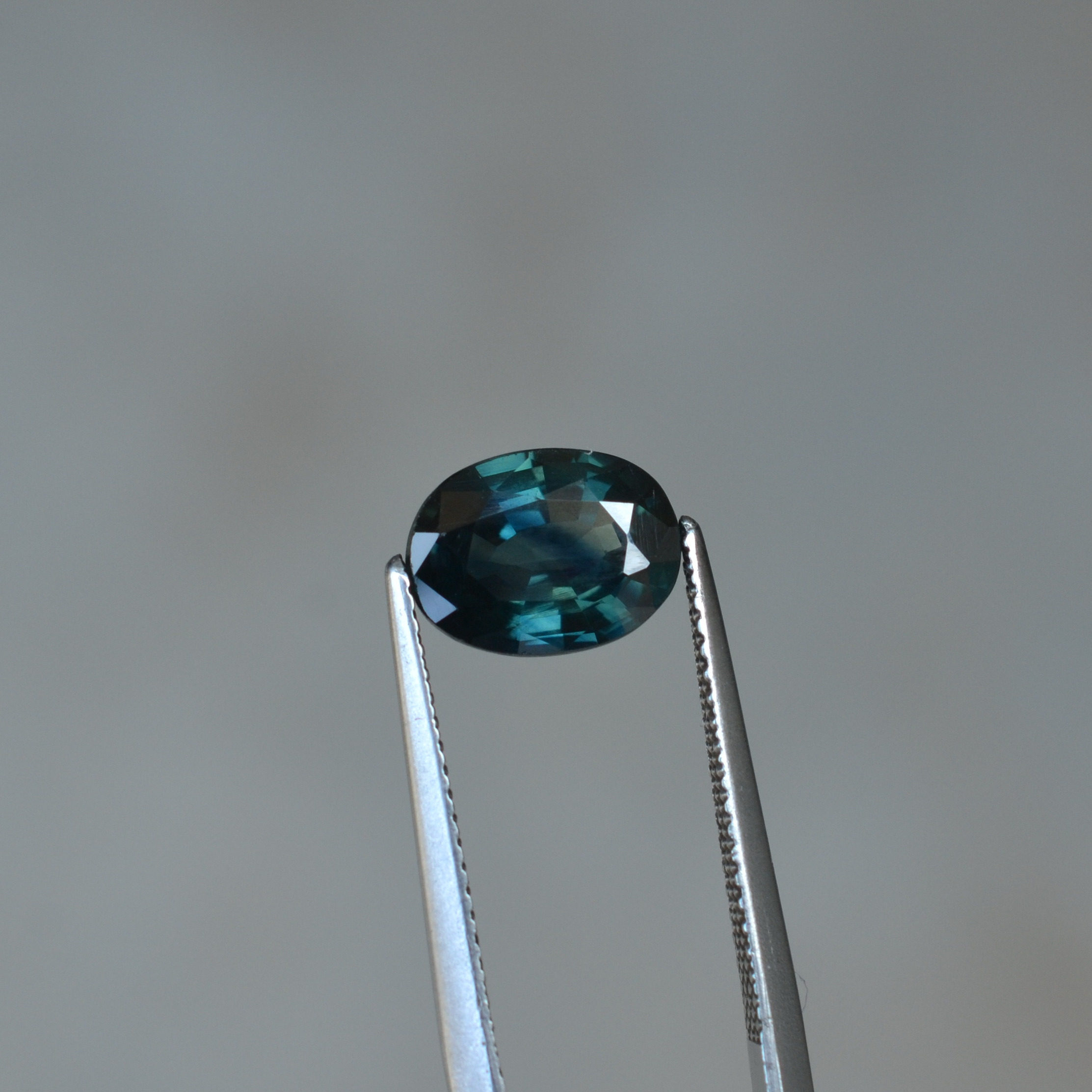 天然无烧蓝绿色蓝宝石裸石3克拉净度好满火彩7.4*9.5马达加斯加产