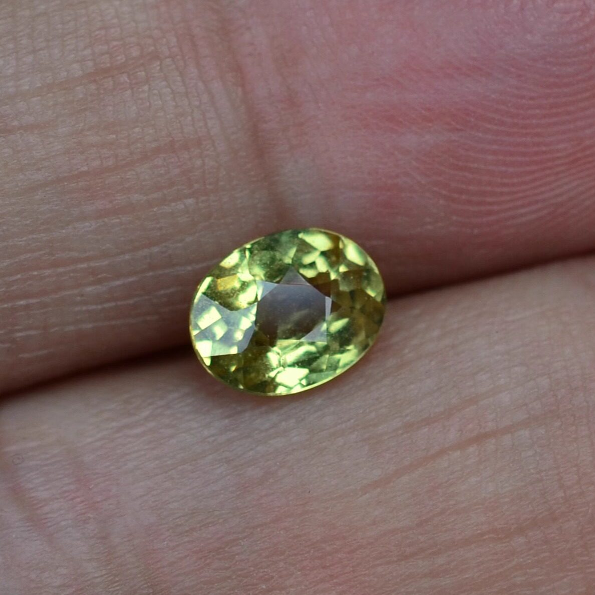 天然无烧黄绿色蓝宝石裸石椭圆形戒面1.5克拉金丝雀满火彩送证书