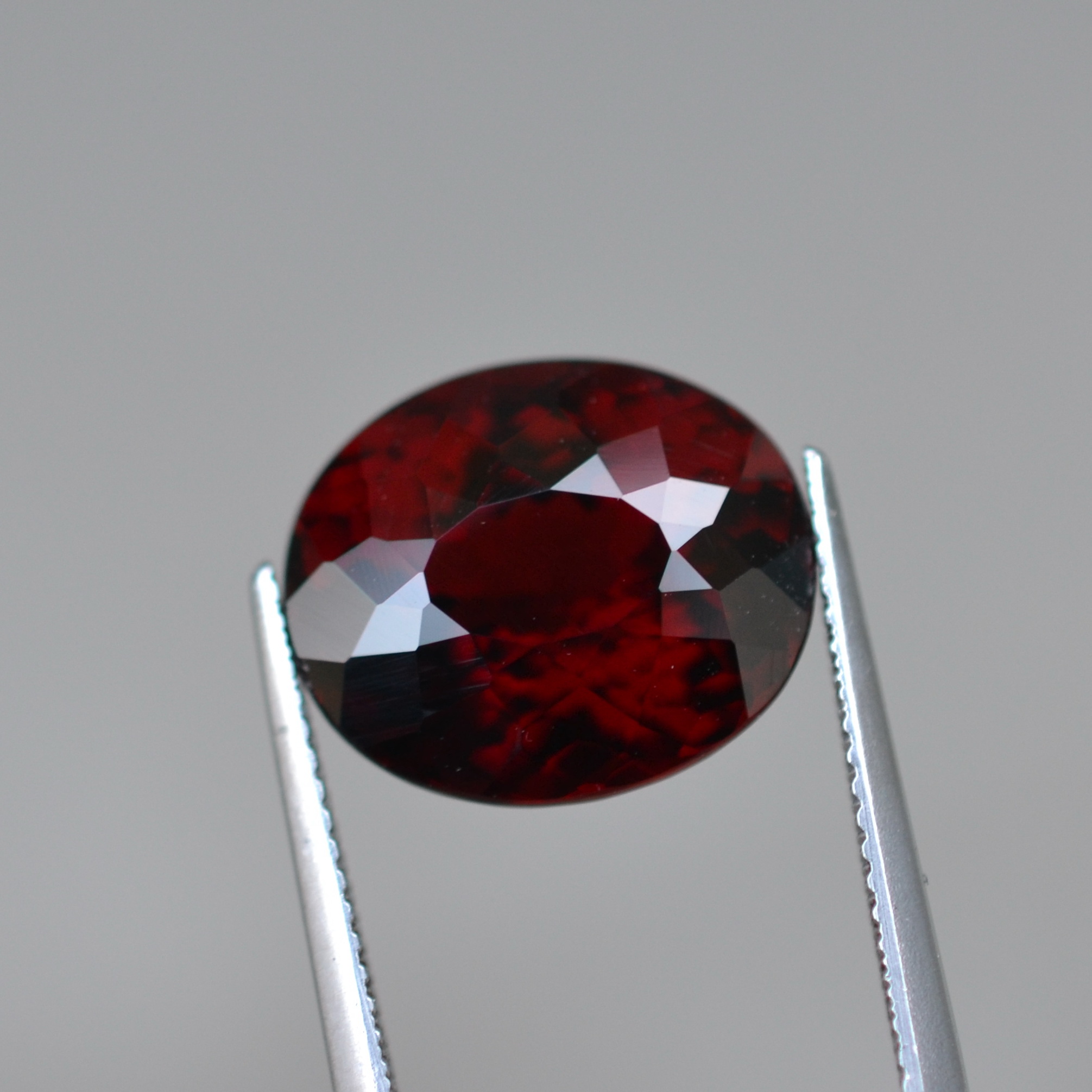 大颗天然铁镁铝石榴石裸石12*14毫米12ct净度好血红色满火彩包邮