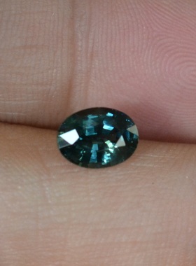 天然蓝绿色蓝宝石裸石6*8毫米椭圆形戒面1.77ct满火彩包邮送证书