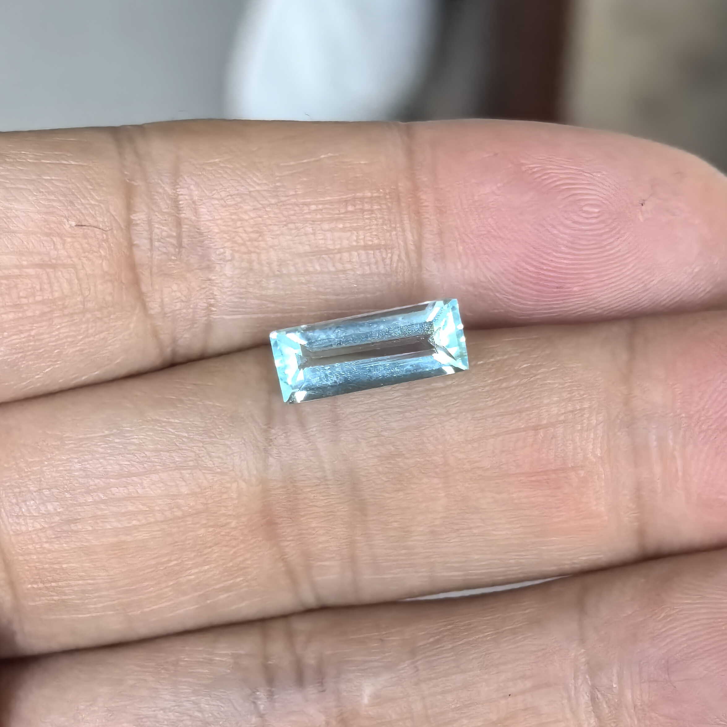 海蓝宝石长方形戒面全净体满火彩