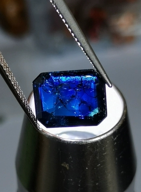 很精品的山东墨水蓝蓝宝石镶嵌时炸出了魔彩特价处理6.68克拉包邮