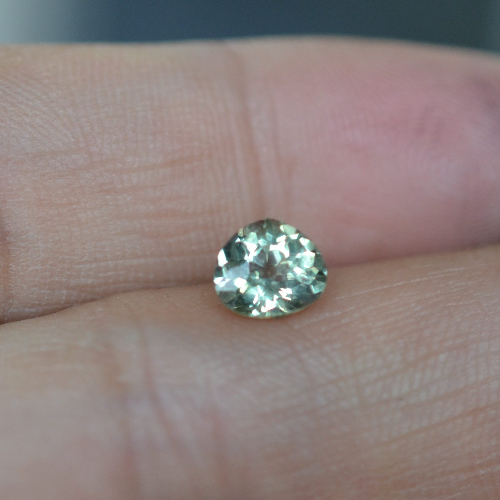 天然无烧绿色蓝宝石裸石 全净无暇1.12克拉超闪满火彩包邮送证书