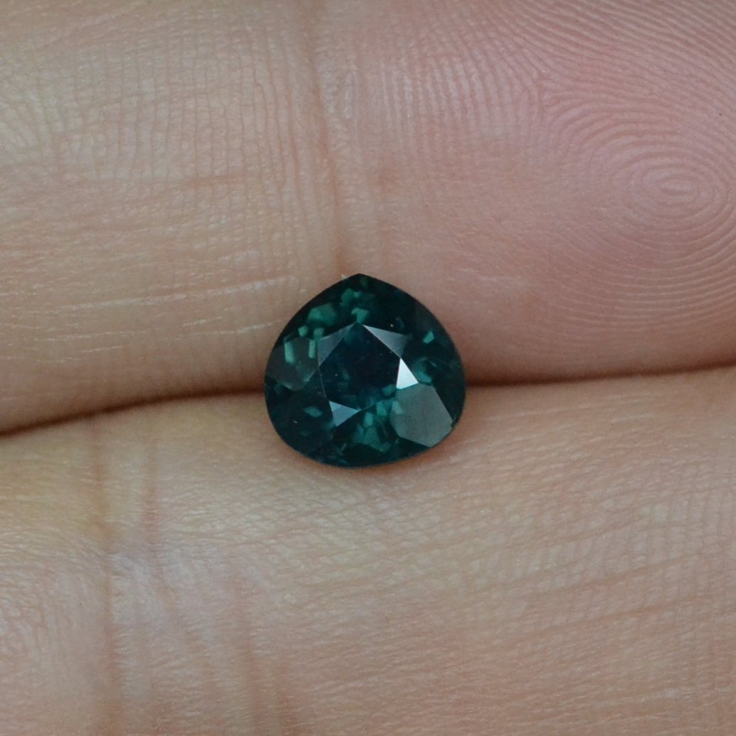 天然马达加斯加绿色蓝宝石裸石戒面净体满火彩2.21克拉包邮送证书