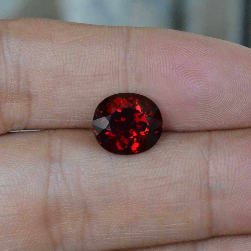 天然血红色铁镁铝榴石裸石戒面满火彩全净体10.5*11.7毫米6.725ct