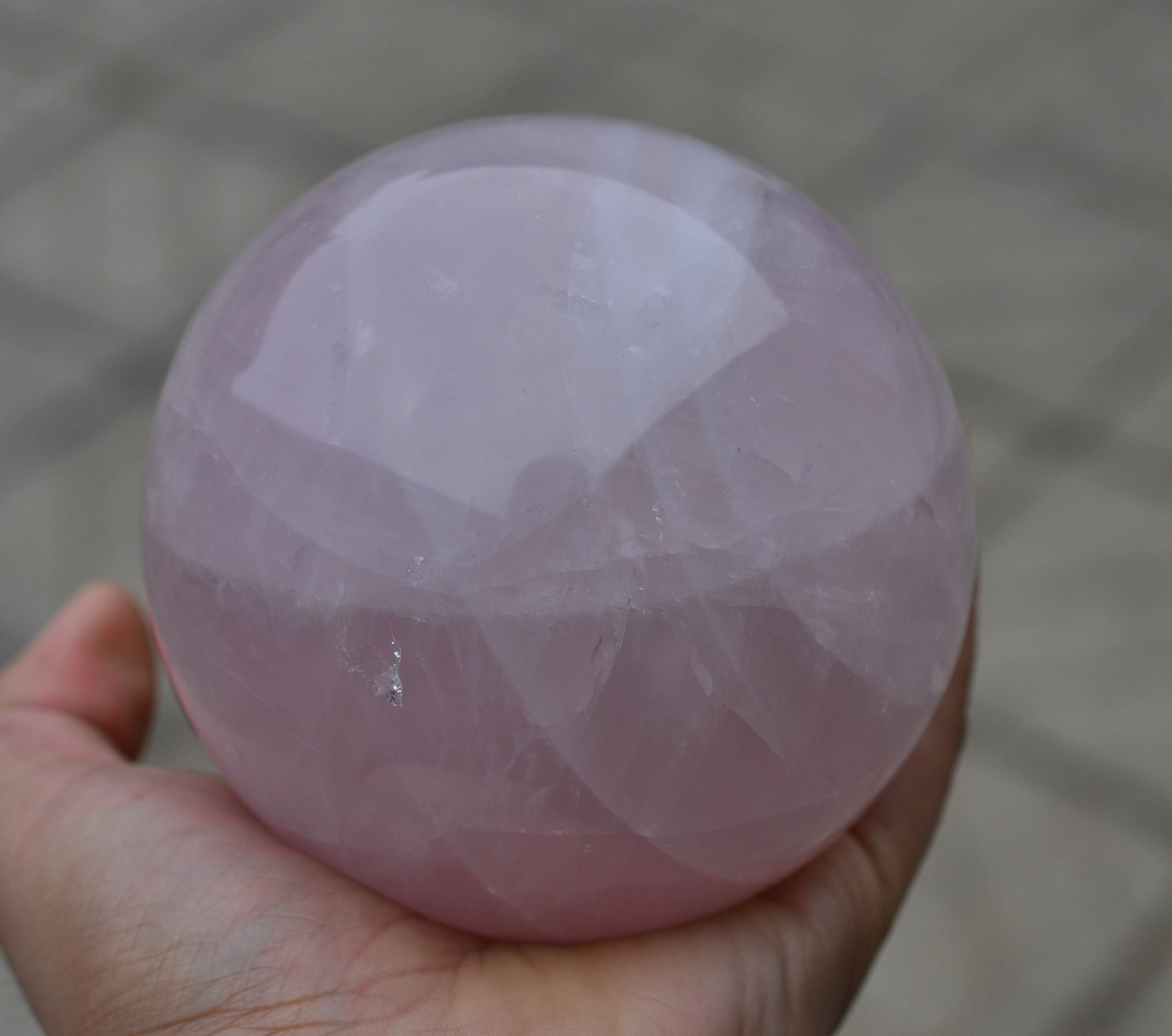 天然粉水晶球直径约9.5厘米1.3kg颜色好招财进宝能量风水摆件包邮