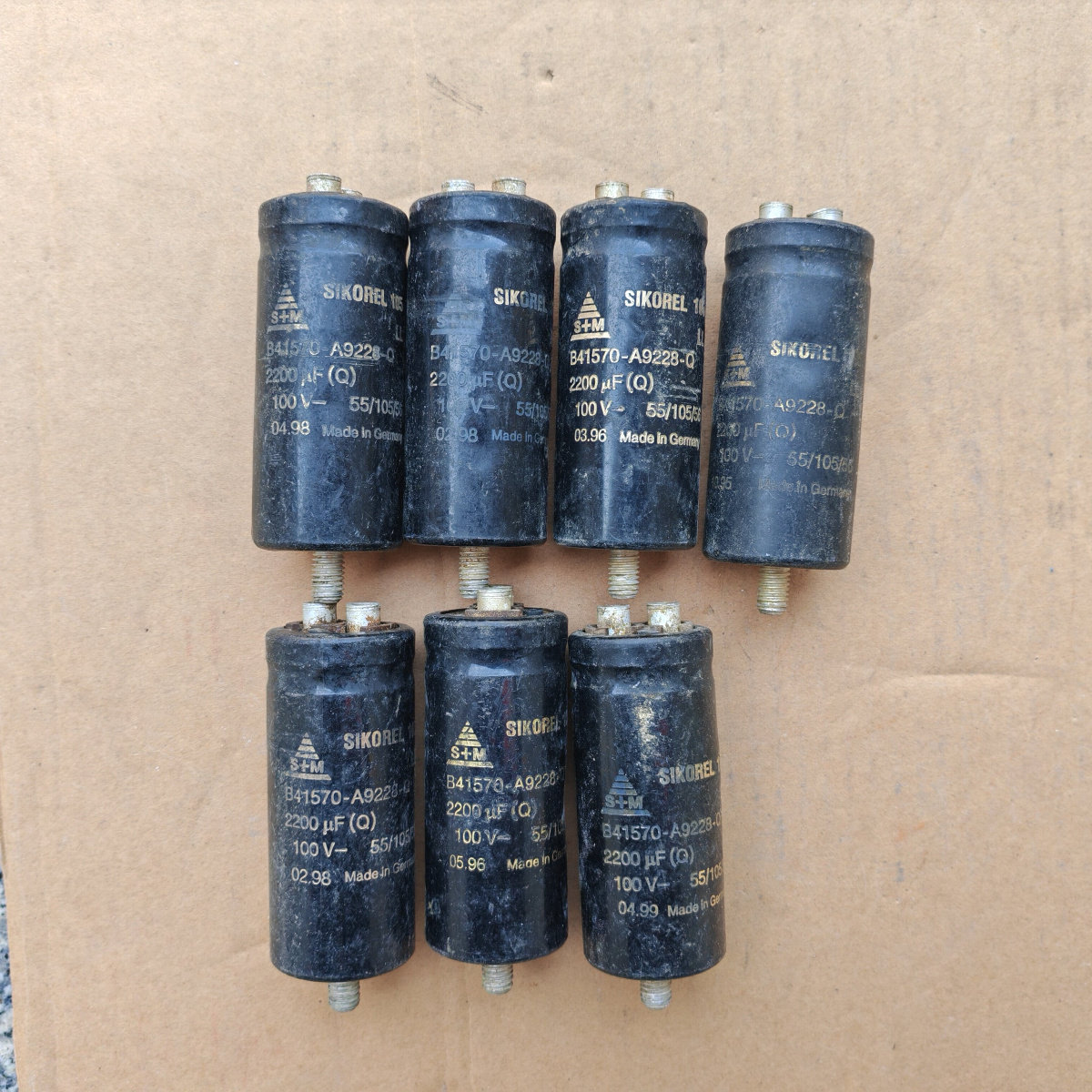 拆机金字西门子 S+M SIKOREL系列 100V 2200UF 螺丝脚发烧电容