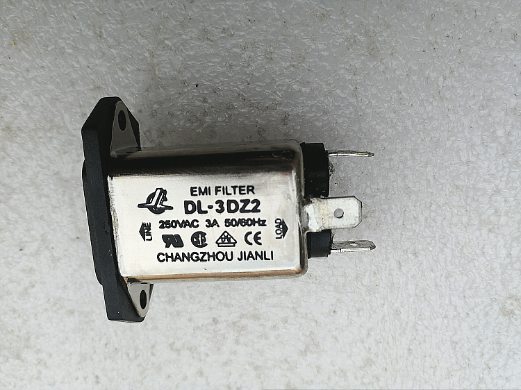DL-3DZ2 全新 坚力 电源滤波器 电源净化器 滤波插座 250V 3A