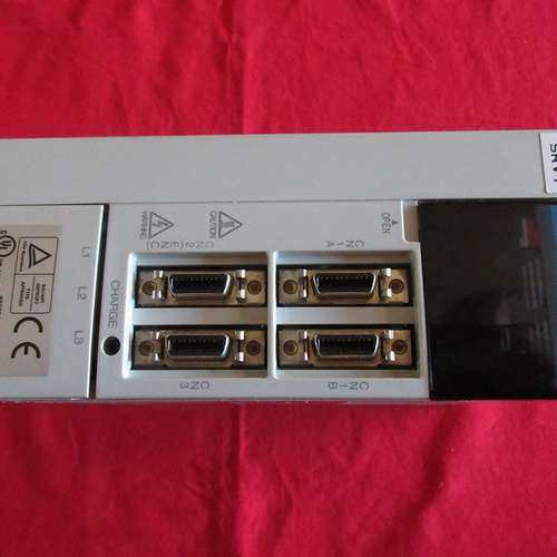 9成新日本原装三菱伺服电机驱动器MR-J2S-40A