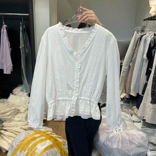 RIVEROOM韩国东大门2026春季 时尚百搭荷叶边V领泡泡袖衬衫