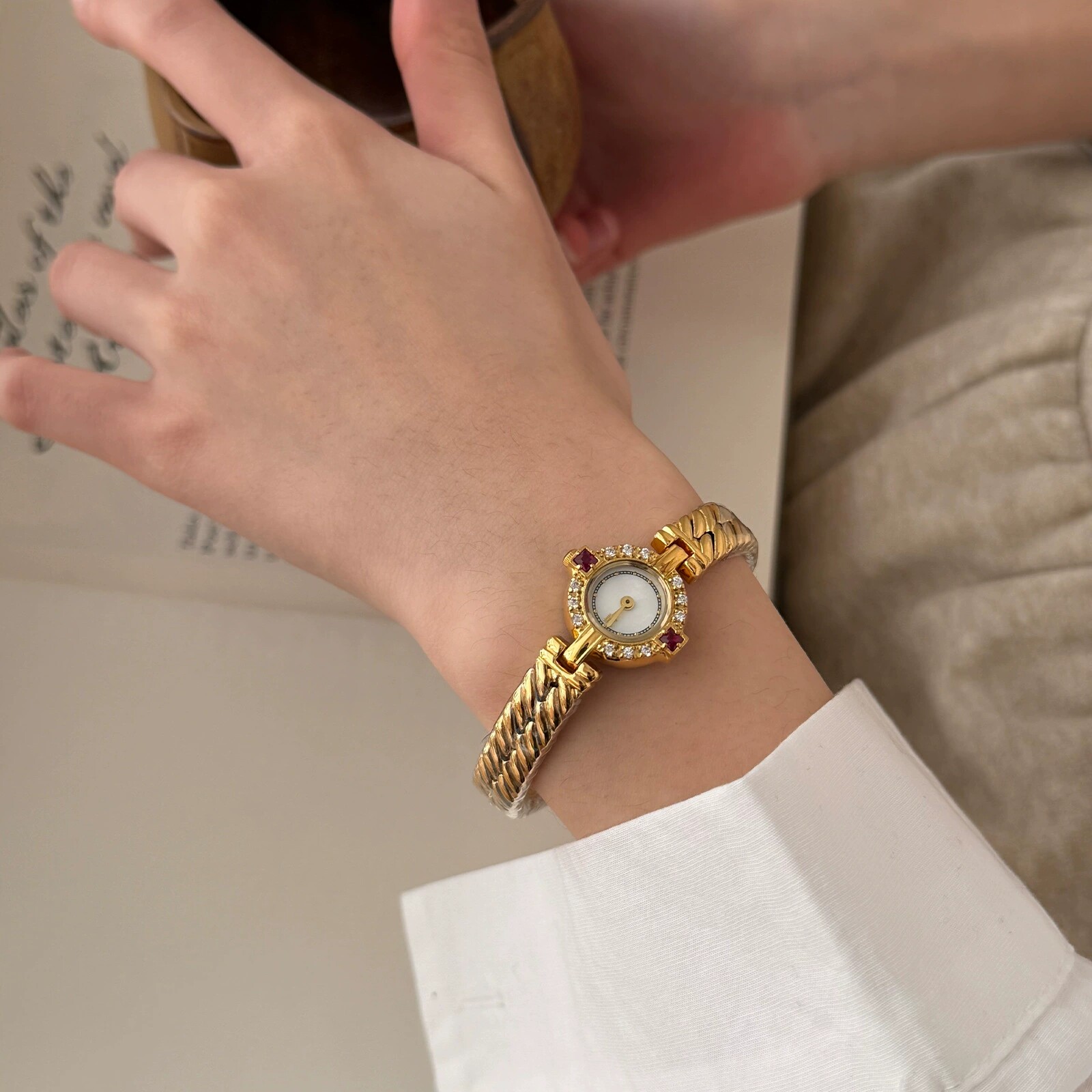 nico法式中古精致复古宝石红镶钻小表盘时尚女士手表小红书热卖款