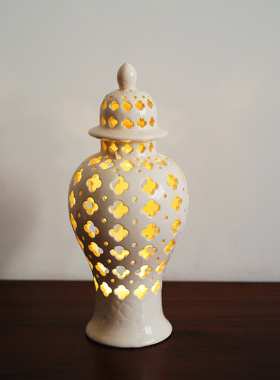 北欧梅花镂空造型陶瓷花瓶