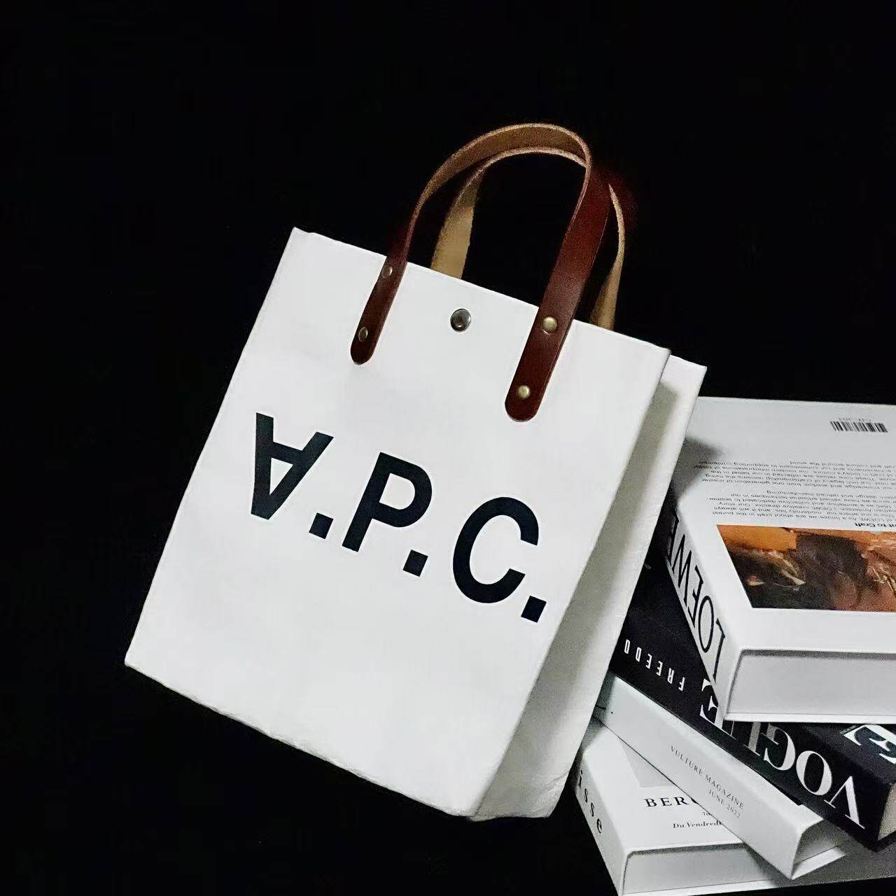 APC牛皮纸手提袋日本进口简约白色手提包可水洗抗撕裂通勤手提袋