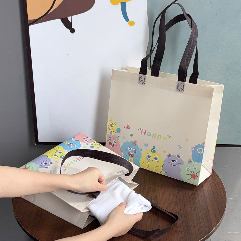 新款无纺布手提袋定制logo卡通怪兽童装衣服装店礼品包装袋子定做