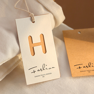 高档网红服装店吊牌定制标签挂卡简约轻奢牛皮纸订制衣服挂牌logo
