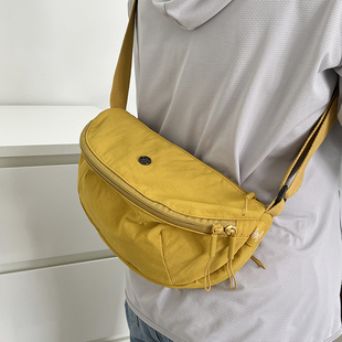 包包女2025新款马鞍包轻便防水斜挎包尼龙帆布单肩包胸包休闲背包
