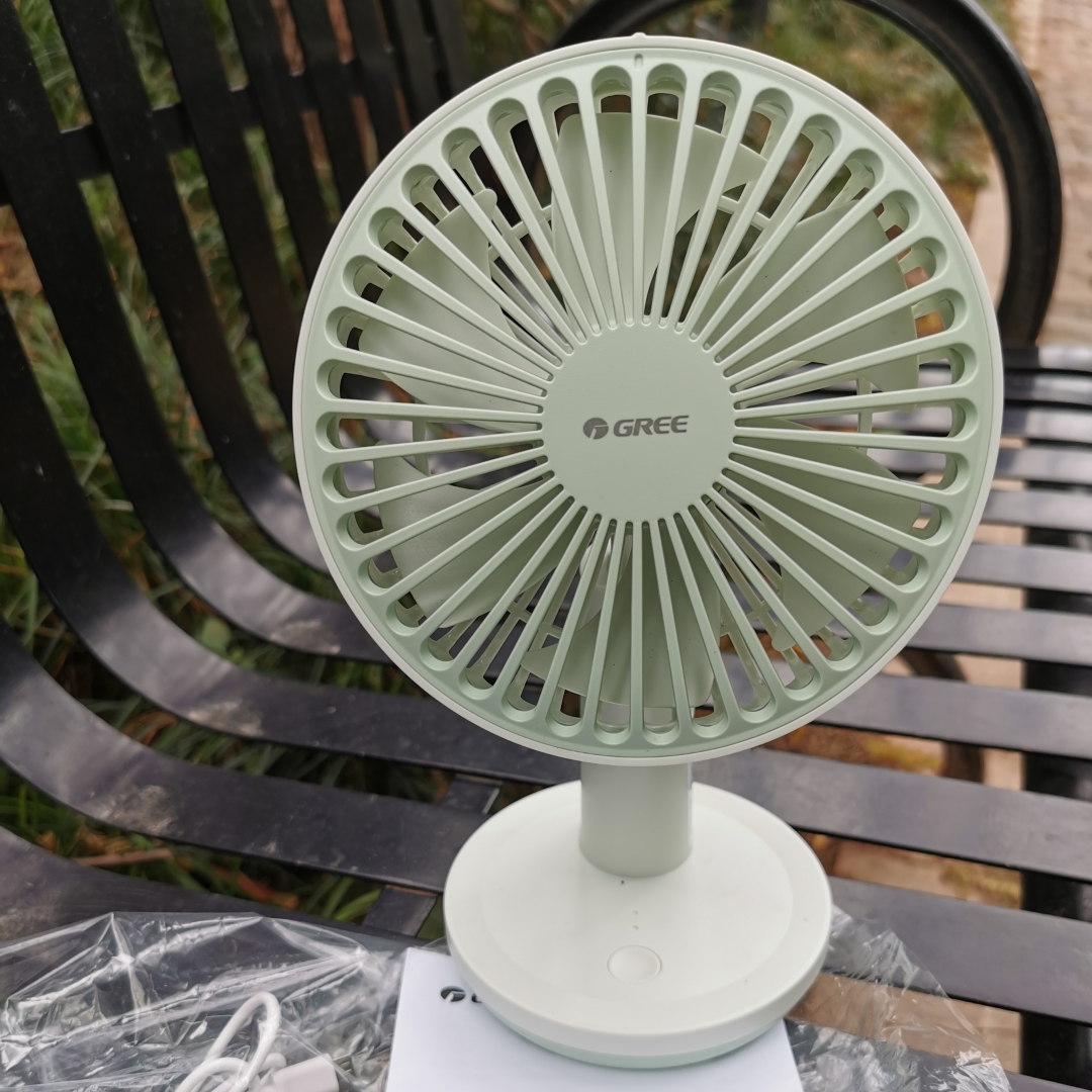 格力电风扇宿舍学生夹扇办公室桌面夏天台式迷你usb手持小风扇