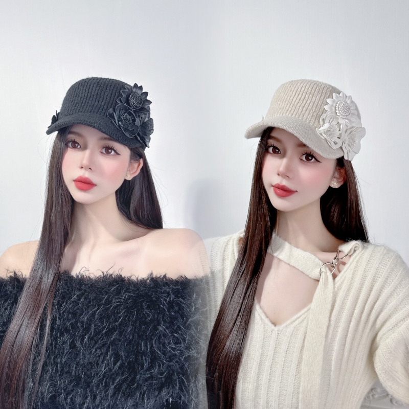 NIUYANG 原创秋冬简约质感气质皮革层次花朵鸭舌帽针织平顶马术帽