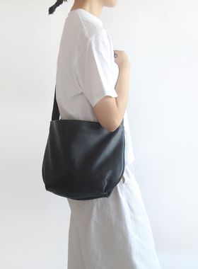 原创真皮头层牛皮软糯简约休闲百搭无印休闲女学生单肩斜挎饺子包