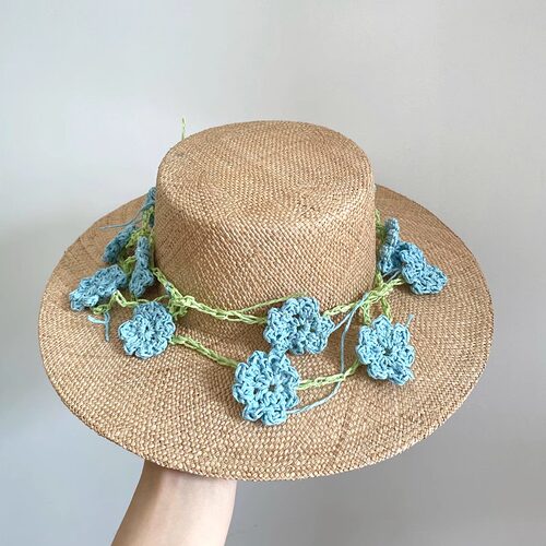 把花戴在头上儿童度假花朵草帽