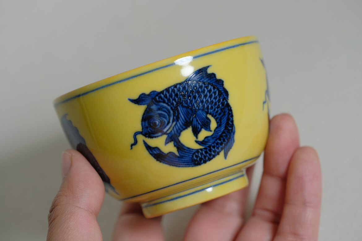 远山堂 黄地青花 团鱼杯 原立明堂画师亲献
