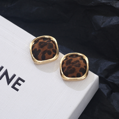 秋冬独特丝绒豹纹耳钉2025新款爆款高级感轻奢女士耳环复古耳饰