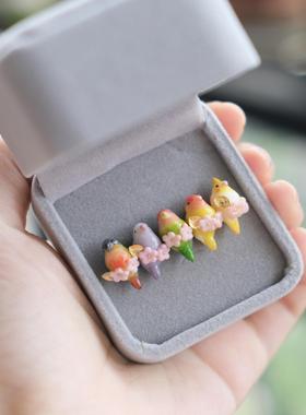 Quinta手作 夏日多巴胺小太阳玄凤鹦鹉925银耳钉迷你动物耳夹