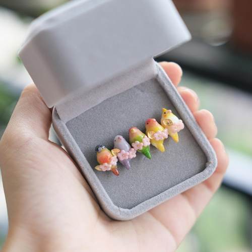 Quinta手作 夏日多巴胺小太阳玄凤鹦鹉925银耳钉迷你动物耳夹