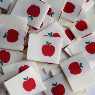 小苹果水果布标洗标手工辅料织唛手帐贴标签发圈对折标肠圈现货