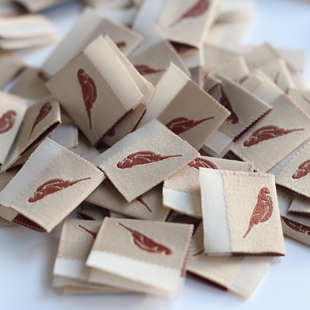 小鸟对折布标时尚织唛布标定制服装领标商标设计织标源头工厂现货