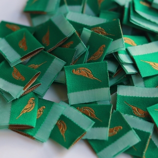 小鸟对折布标时尚织唛布标定制服装领标商标设计织标源头工厂现货