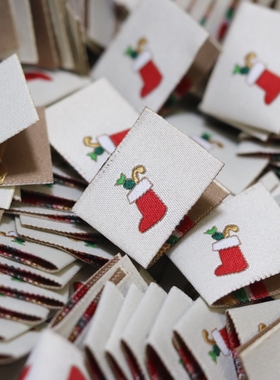 红色圣诞袜布标装饰织唛领标洗标服装辅料织标商标大肠圈辅料现货