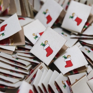 红色圣诞袜布标装 辅料织标商标大肠圈辅料现货 饰织唛领标洗标服装