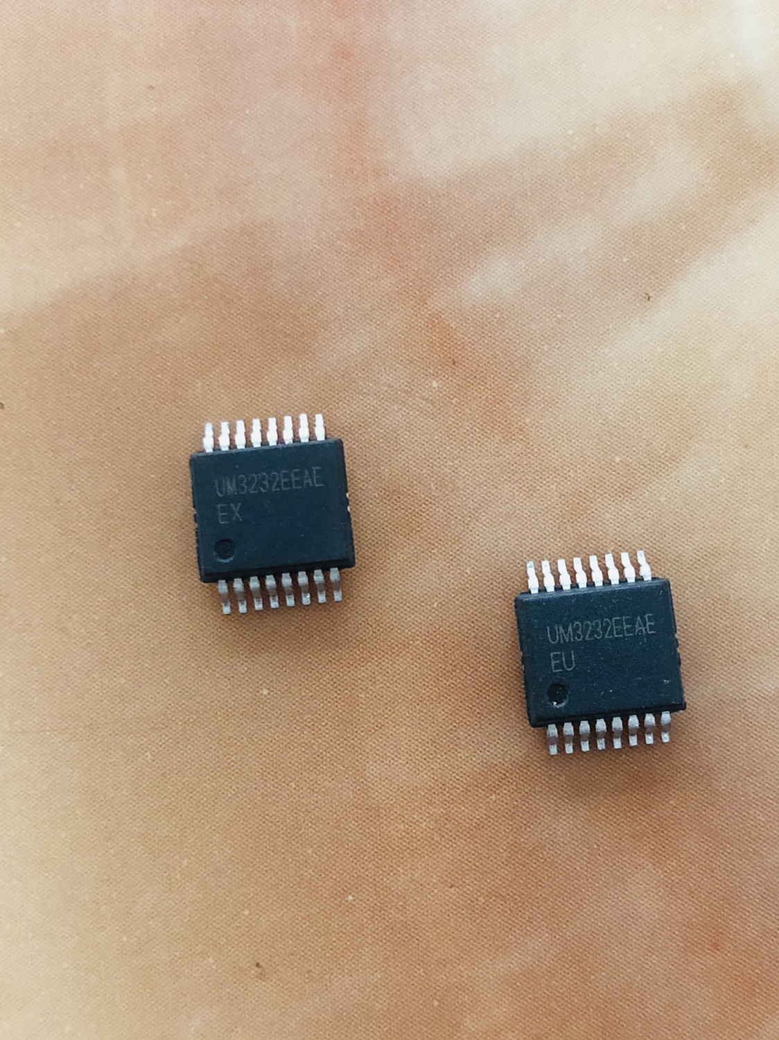 全新原装 UM3232EEAE UM3232 SSOP-16 RS232收发器芯片 现货供应