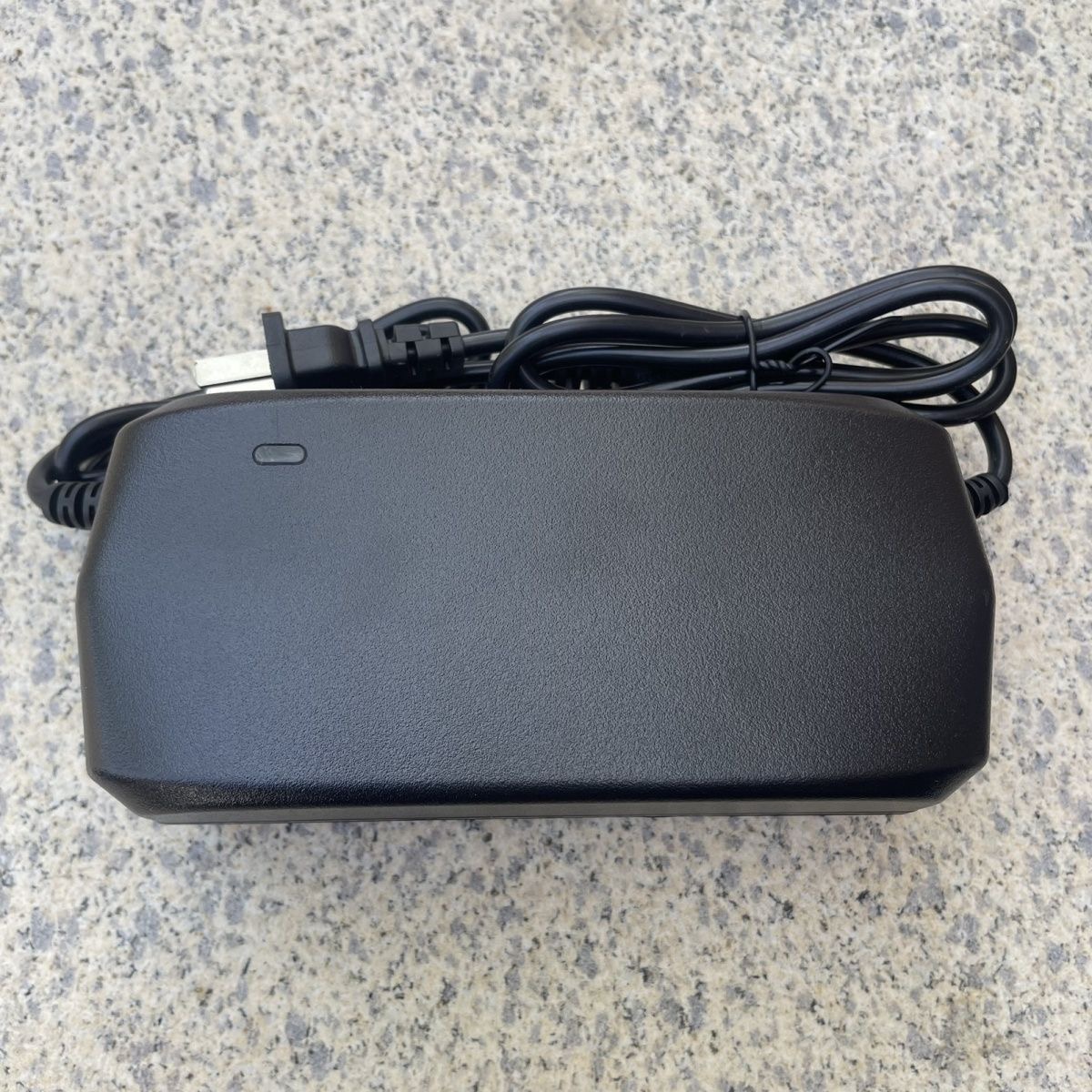 本铃电动车原装铅酸充电器