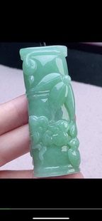 67.3-25.3-15.6mm,水润  满绿竹节吊坠，天然翡翠A货adq66.4-6.8