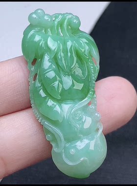 49.7-22.7-7.5mm,水润  飘绿福豆 吊坠，天然翡翠A货lfq662023