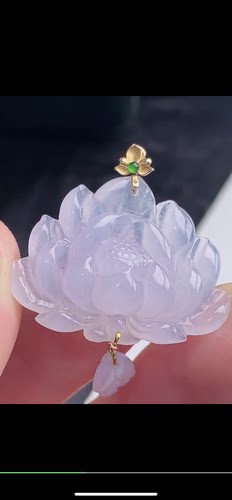主裸石22.4-29-6.4mm,18k金镶嵌莲花吊坠天然翡翠A货adq6107-9