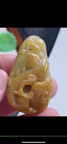 47.2-26.2-12.6mm,水润黄翡巧雕飞龙吊坠，天然翡翠A货aaa6727九