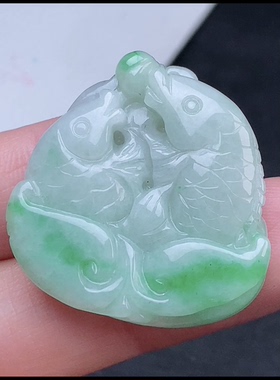 31.5-30.3-6.8mm,飘绿连年有余 吊坠，天然翡翠A货bjm6622.24