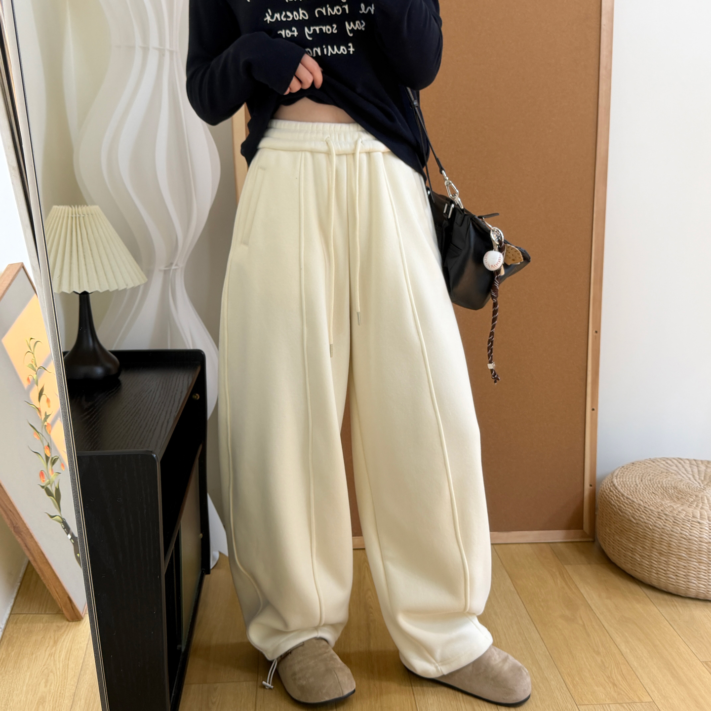 慵懒风抽绳阔腿束脚两穿卫裤女冬季松紧腰加绒加厚保暖纯色休闲裤