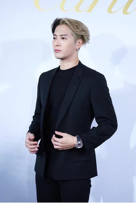 王嘉尔同款西装外套男士秋冬季韩版高级感修身上衣垫肩休闲西服潮