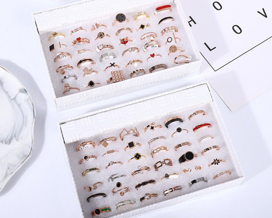 36个一盒韩版镶钻贝壳不锈钢戒指女网红钛钢玫瑰金几何指环饰品